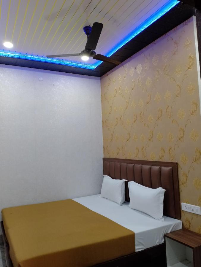 Varuna Palace-Fully Vaccinated Staff 瓦拉纳西 外观 照片