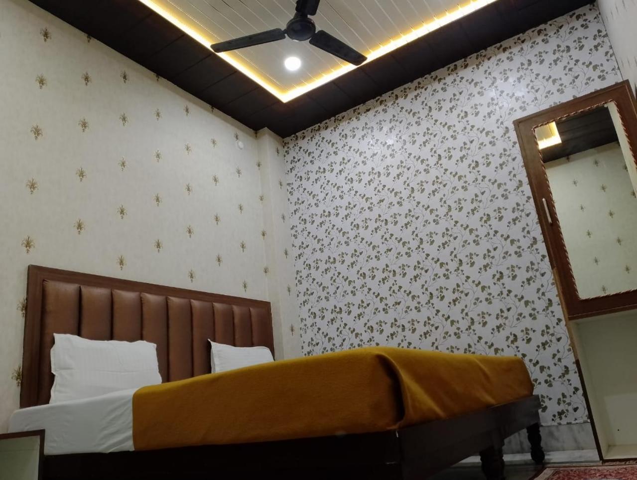 Varuna Palace-Fully Vaccinated Staff 瓦拉纳西 外观 照片